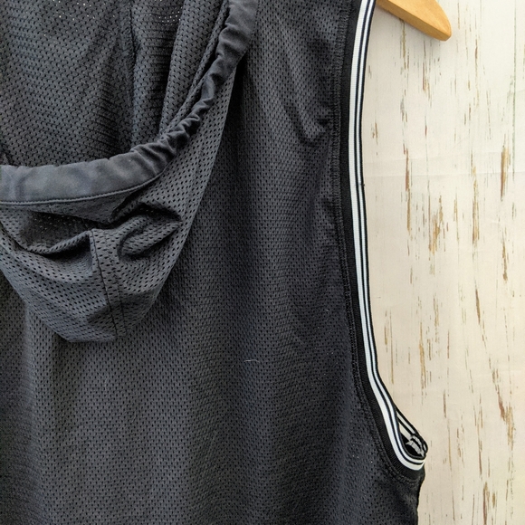 3/$20 Alala All Star Vest in Black - Picture 6 of 15